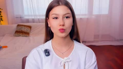 Snapshot of minditrelles chatting on October 2025 07:19:01 AM Mindi online show from October 2025 07:19:01 AM