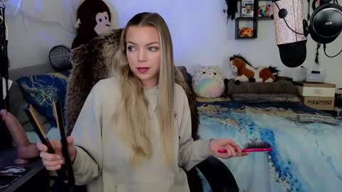 Mindy Mars online show from November 2025 04:07:01 PM