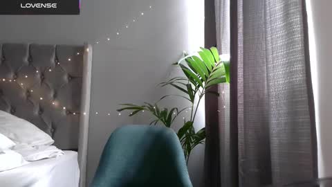   Mini Mila Kunis ft Ashton Katchero. Follow me to stay in touch  online show from November 2025 04:17:02 PM