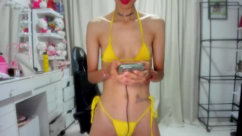 Loly online show from December 2025 08:28:02 PM