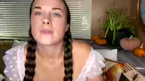 Snapshot of minimaggie chatting on October 2025 06:30:02 PM minimaggie online show from October 2025 06:30:02 PM