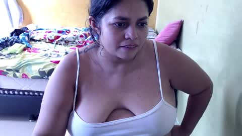 Snapshot of minnie_bbw69 chatting on February 2025 06:46:01 PM Andrea online show from February 2025 06:46:01 PM
