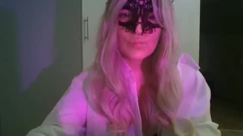 Snapshot of mionerra chatting on November 2025 04:57:02 PM Margo online show from November 2025 04:57:02 PM