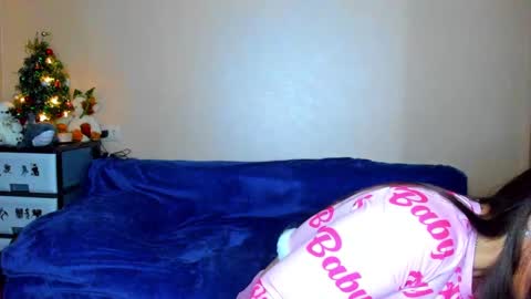 Snapshot of mira_bloempje chatting on February 2025 08:45:02 PM Mira online show from February 2025 08:45:02 PM