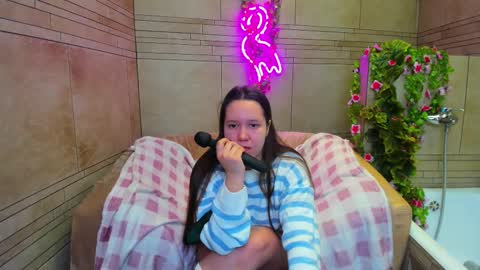 Snapshot of mira_karter chatting on December 2024 02:10:01 AM Mira online show from December 2024 02:10:01 AM