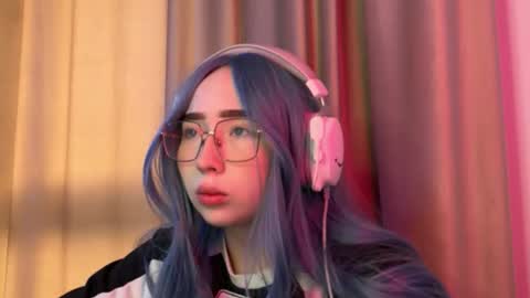 mira_light_ online show from September 2025 01:09:01 AM