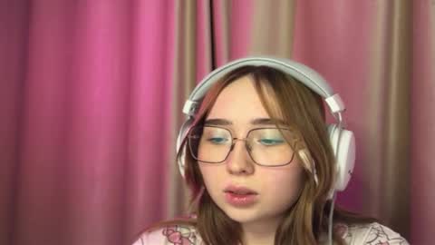 mira_light_ online show from October 2025 03:20:02 PM