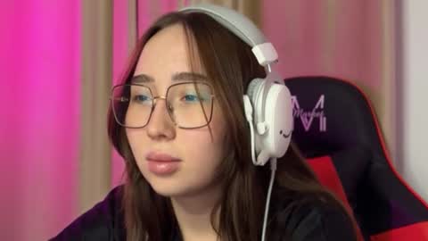 mira_light_ online show from October 2025 03:13:01 PM