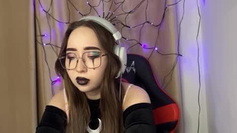 mira_light_ online show from October 2025 03:25:01 PM