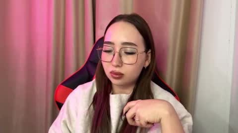 mira_light_ online show from November 2025 05:58:02 PM