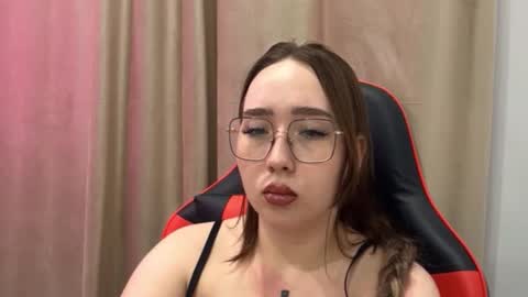 mira_light_ online show from November 2025 05:57:01 PM