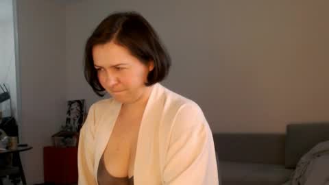 Meera online show from April 2026 03:04:02 PM