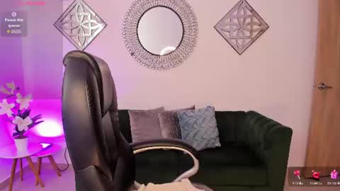 Snapshot of miranda_crawfor chatting on July 2026 08:51:02 PM miranda_crawfor online show from July 2026 08:51:02 PM