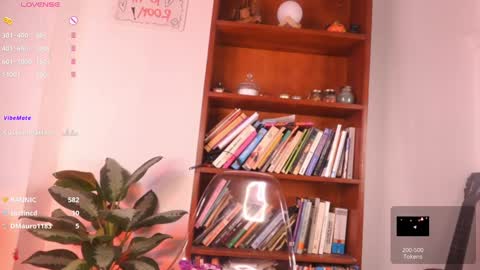 MIRANDA HERNANDEZ online show from December 2024 08:23:02 AM