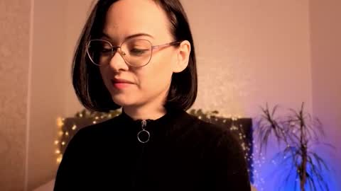 MiraSkyy online show from December 2025 07:41:01 PM