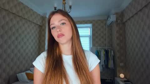 Jennifer online show from September 2025 06:39:02 AM