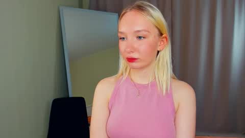 Lucy online show from November 2025 06:04:02 AM