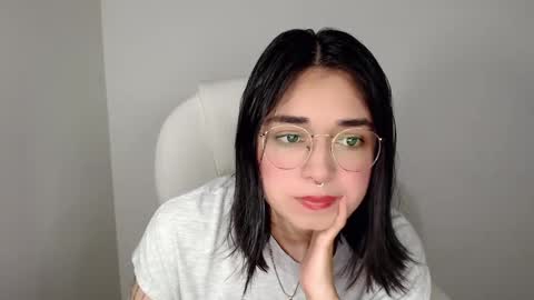 Snapshot of misha__sweet__27 chatting on January 2025 01:11:02 AM misha online show from January 2025 01:11:02 AM