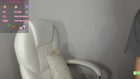 Snapshot of misha__sweet__27 chatting on February 2025 10:01:02 AM misha online show from February 2025 10:01:02 AM