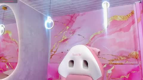 miss__luna_ online show from September 2025 01:11:02 PM