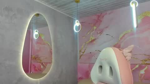 miss__luna_ online show from September 2025 10:18:01 AM