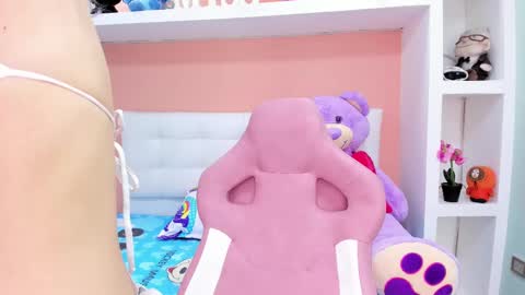 Lunna online show from September 2025 11:01:01 AM