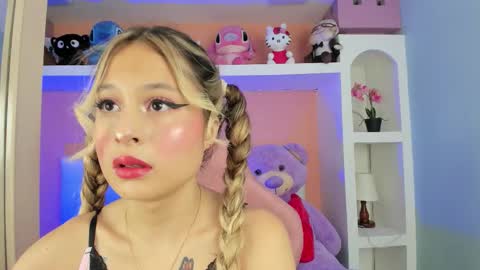 Lunna online show from November 2025 11:00:01 AM