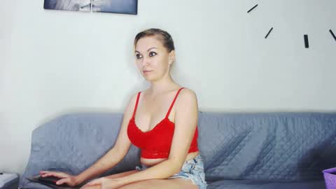 Snapshot of miss_blonde1 chatting on May 2026 06:54:01 AM miss_blonde1 online show from May 2026 06:54:01 AM