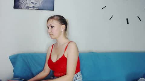 Snapshot of miss_blonde1 chatting on May 2026 07:15:01 AM miss_blonde1 online show from May 2026 07:15:01 AM