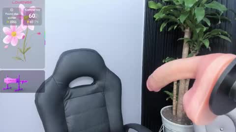 Snapshot of miss_blowjob4u chatting on September 2025 01:49:01 AM miss_blowjob4u online show from September 2025 01:49:01 AM