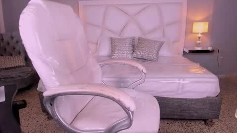 Francheska online show from February 2026 12:02:02 PM