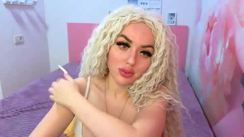 miss_kiten online show from September 2025 06:51:01 PM