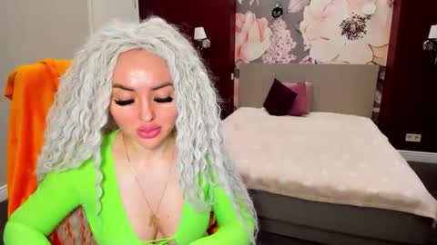 miss_kiten online show from September 2025 07:03:02 PM