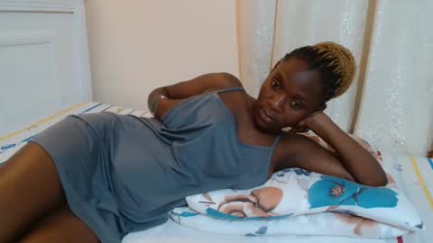 Snapshot of miss_monroee chatting on May 2026 08:37:01 PM monroe online show from May 2026 08:37:01 PM