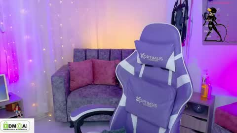 Snapshot of miss_scarllet chatting on May 2026 01:07:01 PM 100 thumbs up online show from May 2026 01:07:01 PM