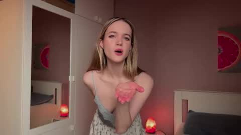 Emily online show from December 2025 08:14:01 PM