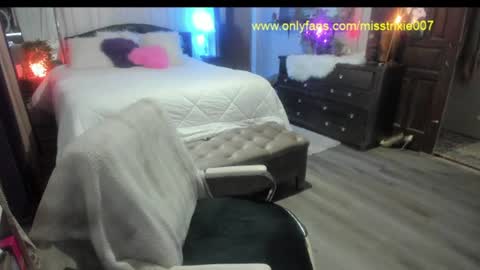 Snapshot of miss_trixie chatting on June 2026 04:05:01 PM Trixie007 online show from June 2026 04:05:01 PM