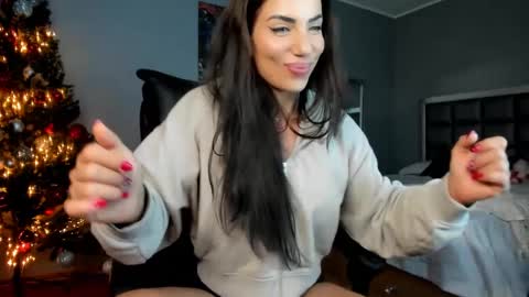 Alesyamuscledoll online show from December 2024 10:00:01 PM