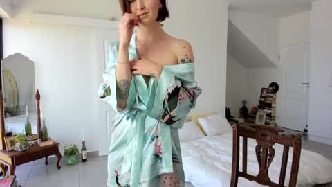 Alexandra Thorn online show from September 2025 09:46:02 AM