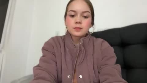 Ameliahs online show from November 2025 01:19:01 AM