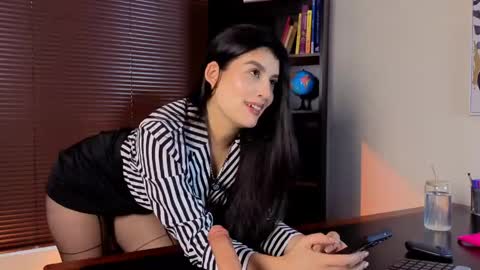 Laura online show from June 2026 01:25:02 PM