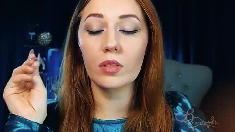 Snapshot of missbeverlymills chatting on April 2026 06:33:02 AM The divine Beverly online show from April 2026 06:33:02 AM
