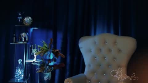 Snapshot of missbeverlymills chatting on April 2026 04:41:02 AM The divine Beverly online show from April 2026 04:41:02 AM