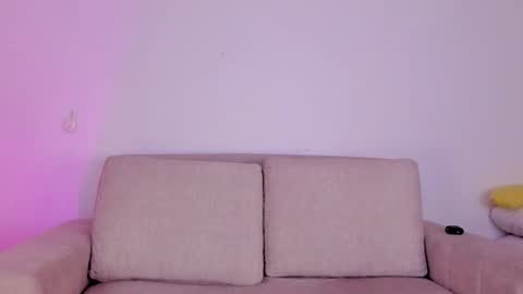 Bianca Torres online show from November 2025 12:05:02 PM