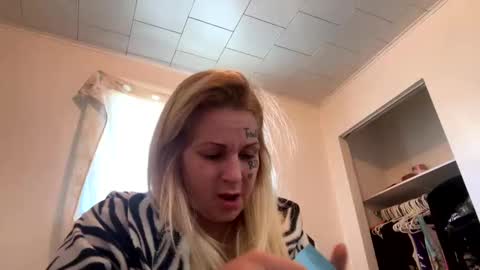 missbunnykat online show from October 2025 12:14:02 PM