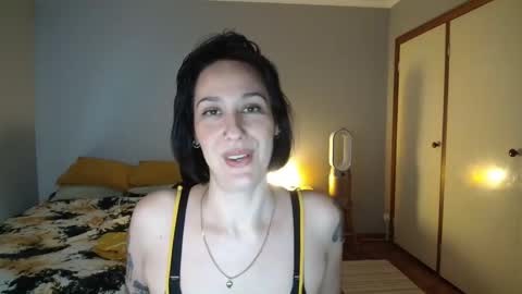 Snapshot of misscarmilla444 chatting on September 2025 11:32:02 PM MissCarmilla444 online show from September 2025 11:32:02 PM