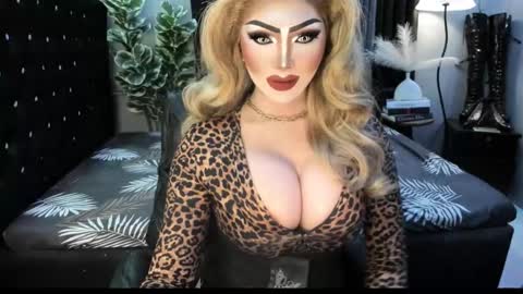Snapshot of misschannel4sub chatting on October 2025 06:08:01 PM PRIESTESS CHANNEL online show from October 2025 06:08:01 PM