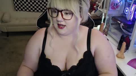 missdanibluee online show from December 2024 11:38:01 AM