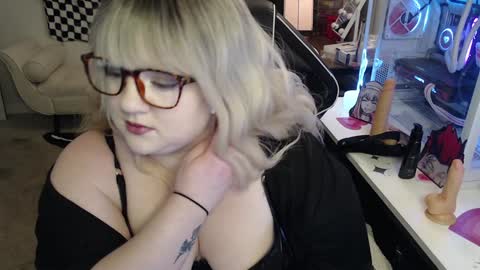 missdanibluee online show from December 2024 08:56:02 AM
