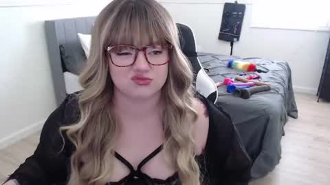 missdanibluee online show from July 2026 10:58:02 PM